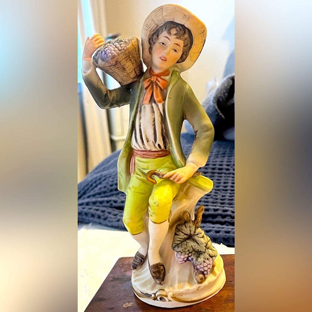 This vintage Homco figurine #1258